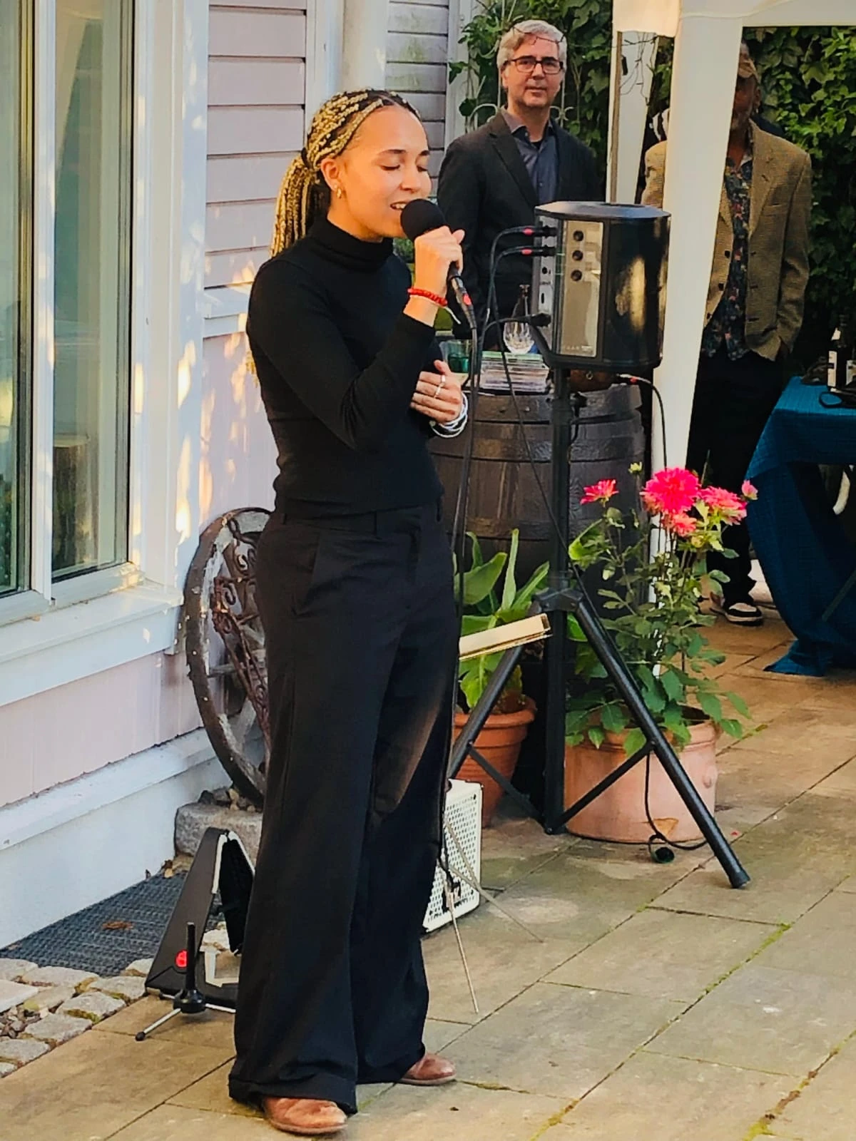 Nisha Wunder singt